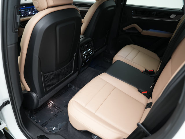 Certified 2026 Porsche Cayenne AWD/4WD image 28