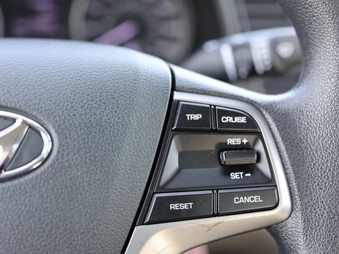 Used 2018 Hyundai Elantra SE image 30