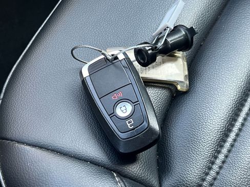 Used 2024 Ford Edge SEL image 22