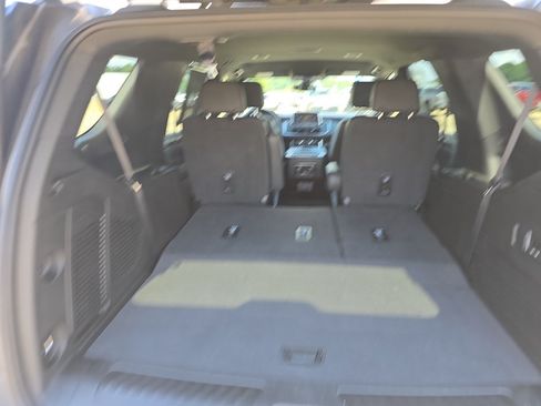 Used 2022 Chevrolet Tahoe LT w/ Luxury Package RWD image 17
