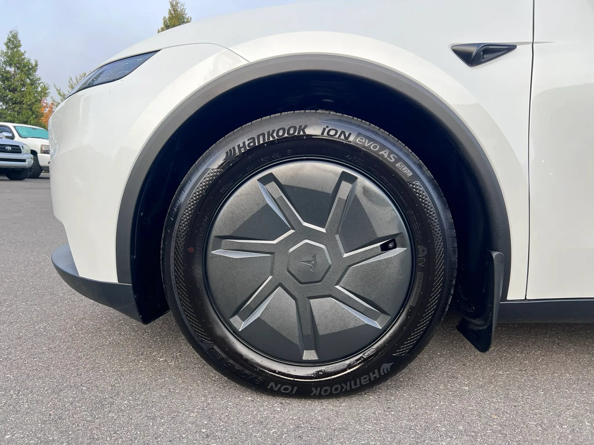 Used 2026 Tesla Model Y AWD image 9