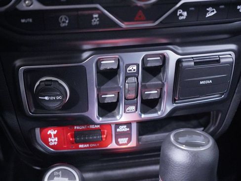 Used 2021 Jeep Wrangler Unlimited Rubicon AWD/4WD image 21