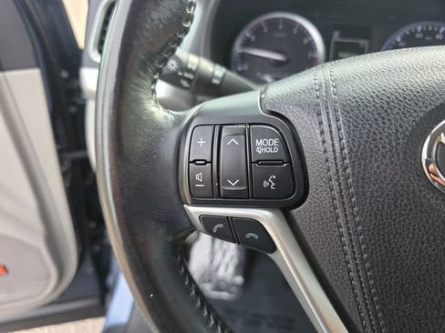 Used 2017 Toyota Highlander Limited AWD/4WD image 29