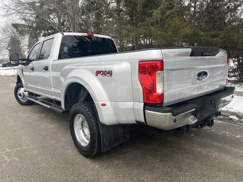 Used 2017 Ford F350 XLT w/ XLT Value Package AWD/4WD image 4