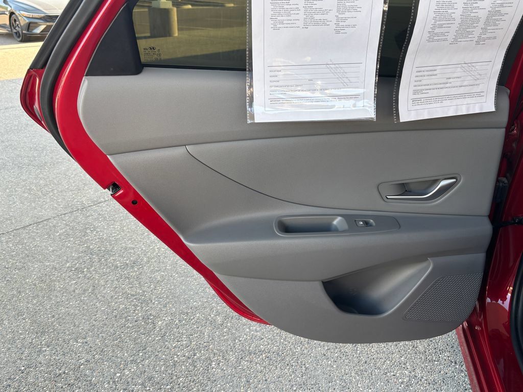 Used 2025 Hyundai Elantra SEL FWD image 25