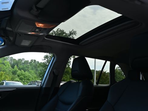 Used 2019 Toyota RAV4 Limited w/ Advanced Technology Package AWD/4WD image 30