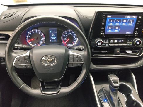 Used 2020 Toyota Highlander LE FWD image 22