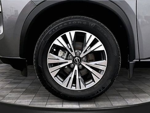 Used 2023 Nissan Rogue SV image 9