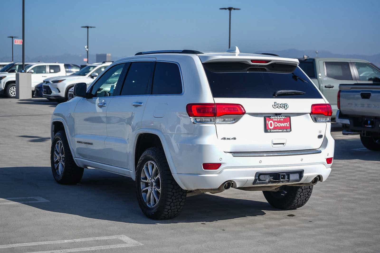 Used 2019 Jeep Grand Cherokee Overland AWD/4WD image 8