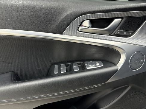 Used 2022 Genesis G70 2.0T w/ Prestige Package image 27