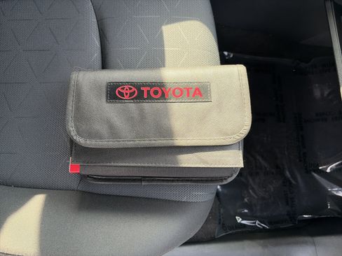 Used 2024 Toyota RAV4 XLE AWD/4WD image 35