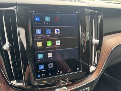 Used 2024 Volvo XC60 B5 Plus image 11