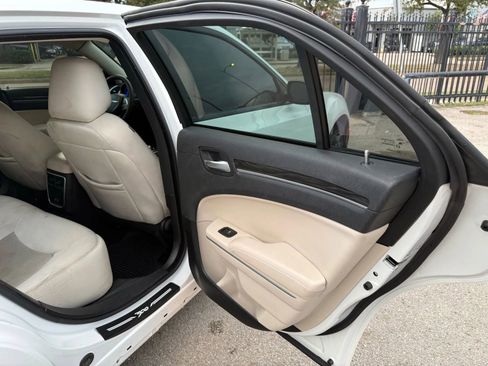 Used 2022 Chrysler 300 Touring w/ Sport Appearance Package image 22