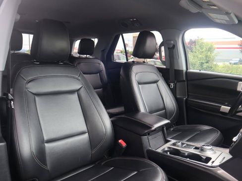 Used 2022 Ford Explorer XLT w/ Equipment Group 202A AWD/4WD image 37
