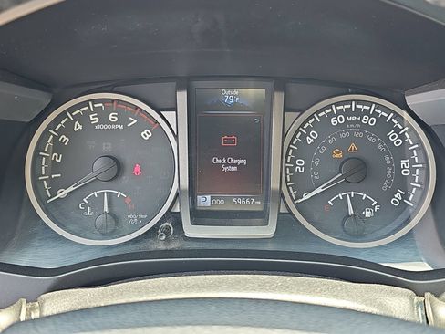 Used 2017 Toyota Tacoma SR5 RWD image 9