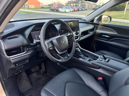 Used 2024 Toyota Grand Highlander AWD image 14