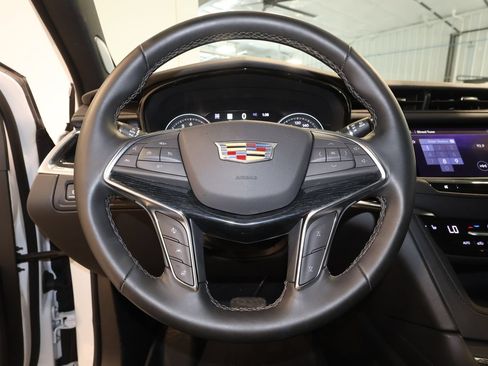 Certified 2025 Cadillac XT5 Premium Luxury w/ Technology Package AWD/4WD image 10