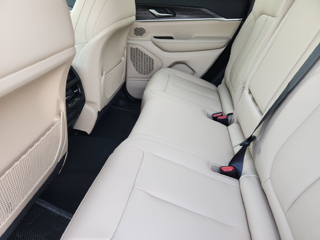 New 2026 Jeep Grand Cherokee Limited w/ Limited Altitude Package RWD image 20