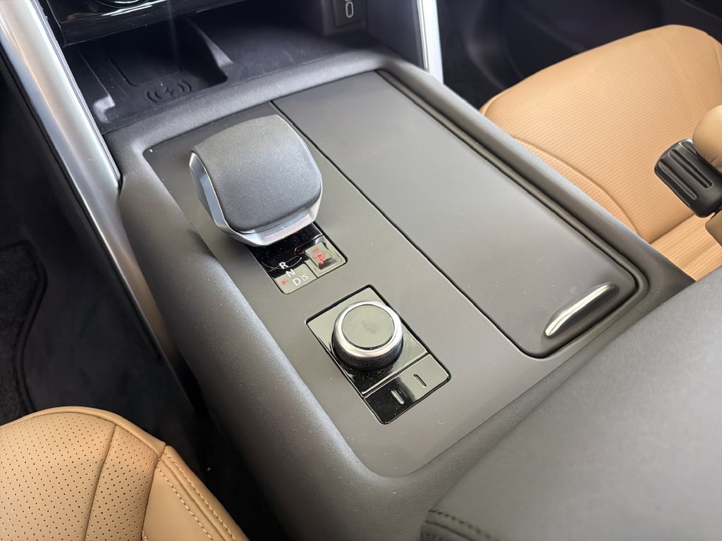 New 2026 Land Rover Discovery Dynamic SE AWD/4WD image 14