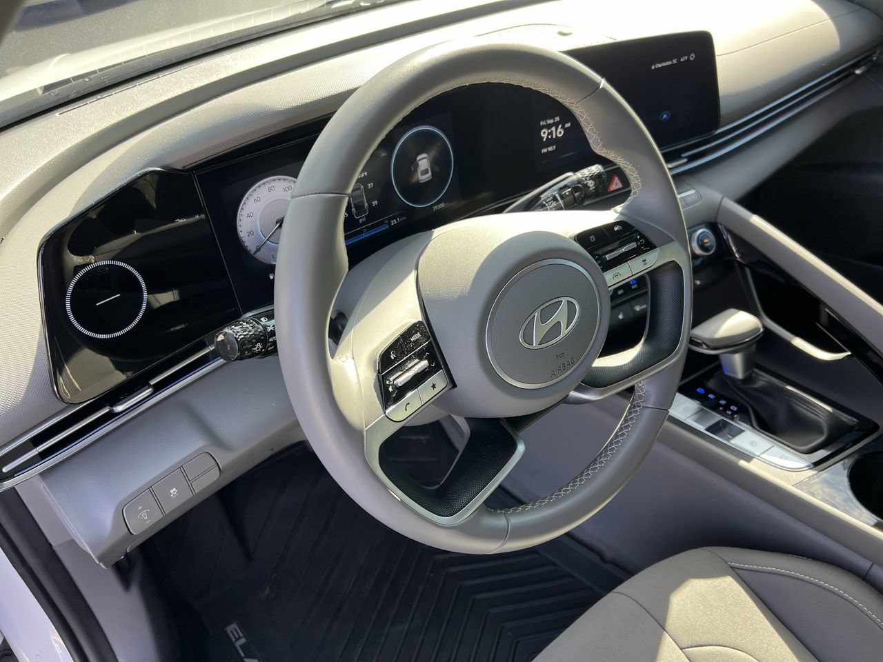 Used 2024 Hyundai Elantra SEL w/ Convenience Package FWD image 18