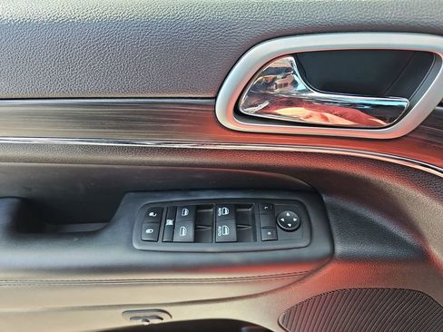 Used 2022 Jeep Grand Cherokee Limited w/ Trailer Tow Group IV image 32