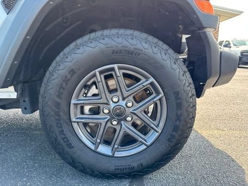 Used 2025 Jeep Wrangler Sport S AWD/4WD image 4