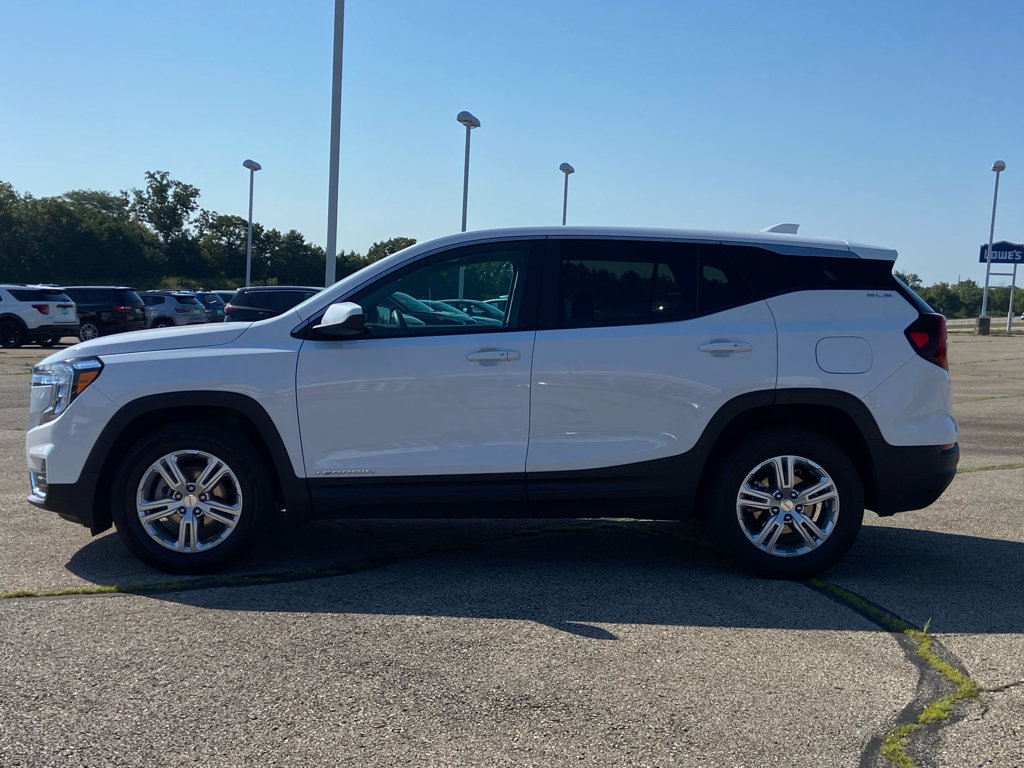 Used 2024 GMC Terrain SLE AWD/4WD image 4