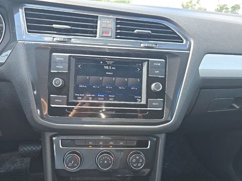 Used 2020 Volkswagen Tiguan S image 10