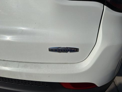 Used 2025 Jeep Compass Latitude image 11