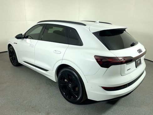 Certified 2022 Audi e-tron Premium w/ Convenience Plus Package AWD/4WD image 32