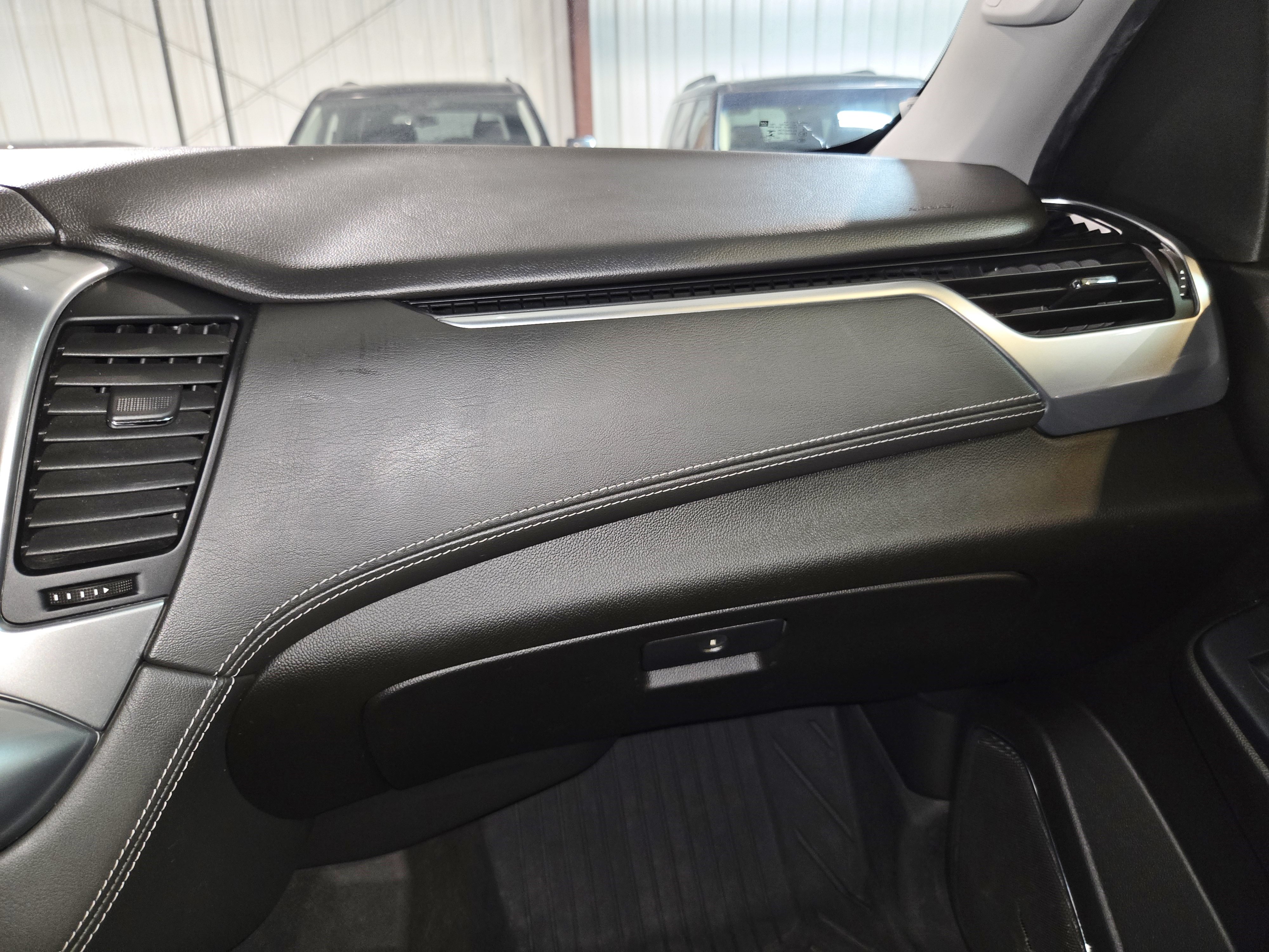 Used 2019 Chevrolet Tahoe 4WD w/ Enhanced Driver Alert Package image 34