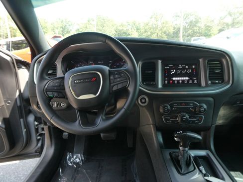 Used 2019 Dodge Charger SXT w/ Blacktop Package RWD image 13