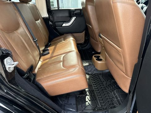 Used 2016 Jeep Wrangler Unlimited Sahara w/ Max Tow Package AWD/4WD image 14