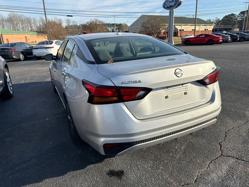 Used 2023 Nissan Altima 2.5 SV image 17