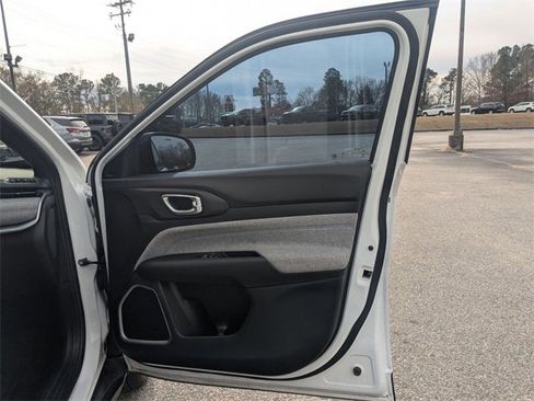 Used 2025 Jeep Compass Sport image 37