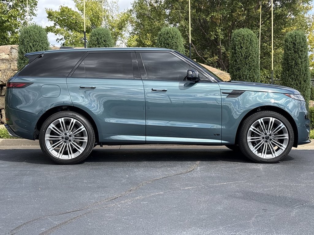 New 2027 Land Rover Range Rover Sport Dynamic SE AWD/4WD image 6