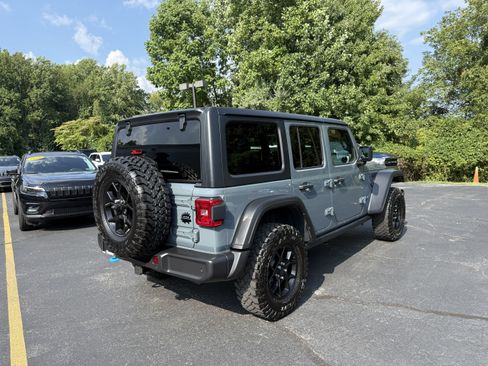Used 2024 Jeep Wrangler Unlimited AWD/4WD image 6
