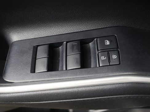 Used 2020 Toyota Highlander XLE image 39