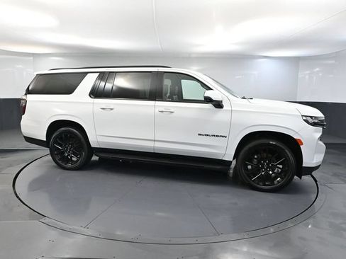Used 2022 Chevrolet Suburban RST w/ Luxury Package AWD/4WD image 4