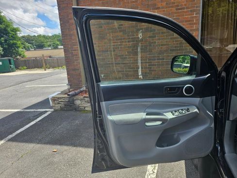 Used 2009 Toyota Tacoma PreRunner RWD image 38