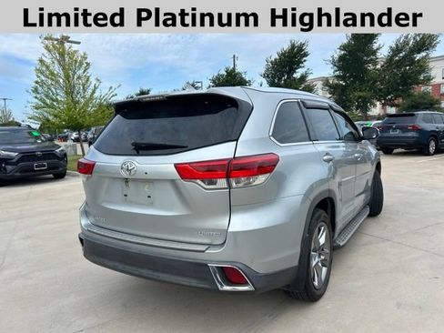 Used 2018 Toyota Highlander Limited Platinum FWD image 3