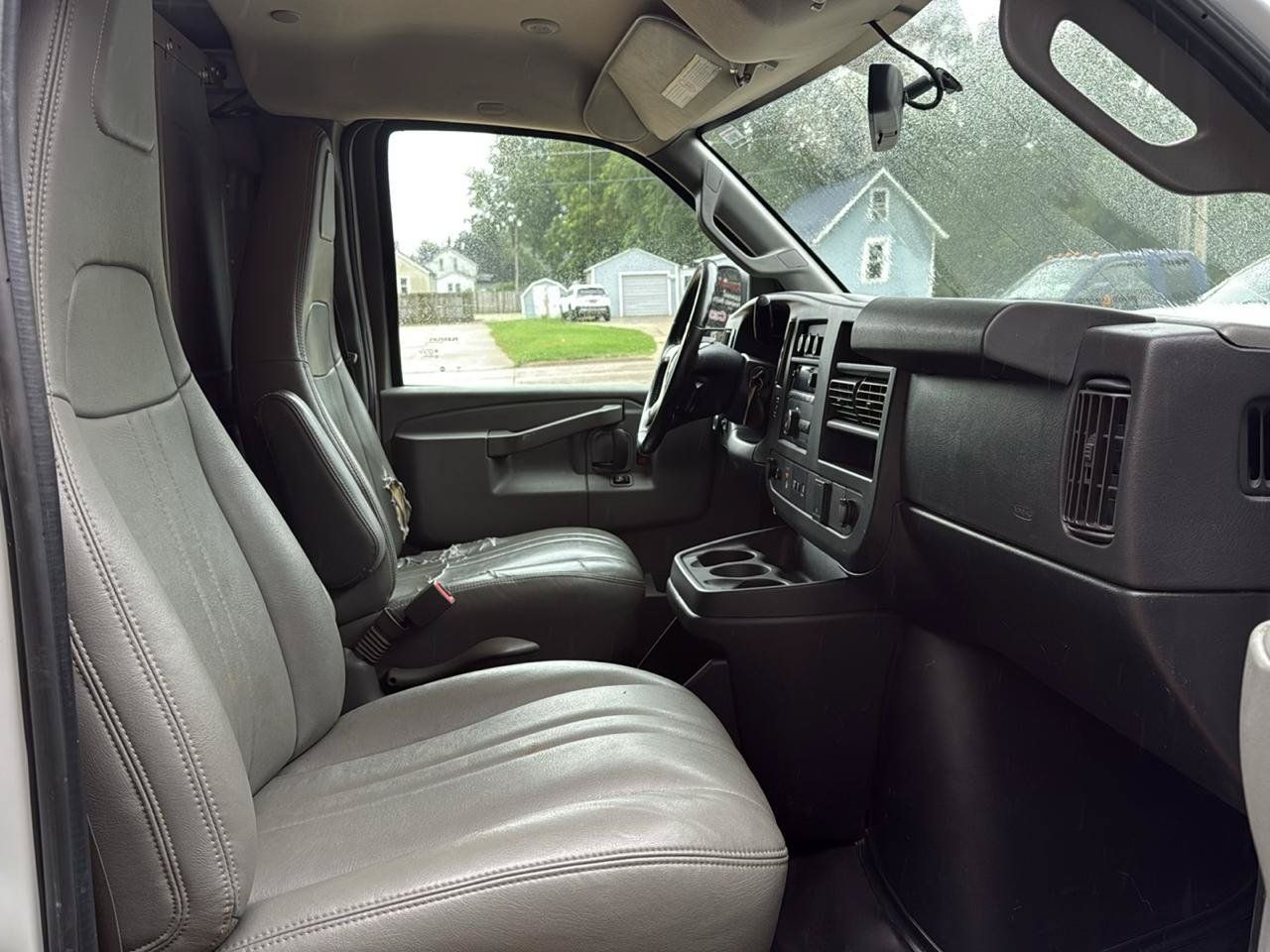 Used 2019 Chevrolet Express 3500 Extended w/ Driver Convenience Package RWD image 20
