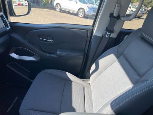 Used 2022 Nissan Frontier SV image 11