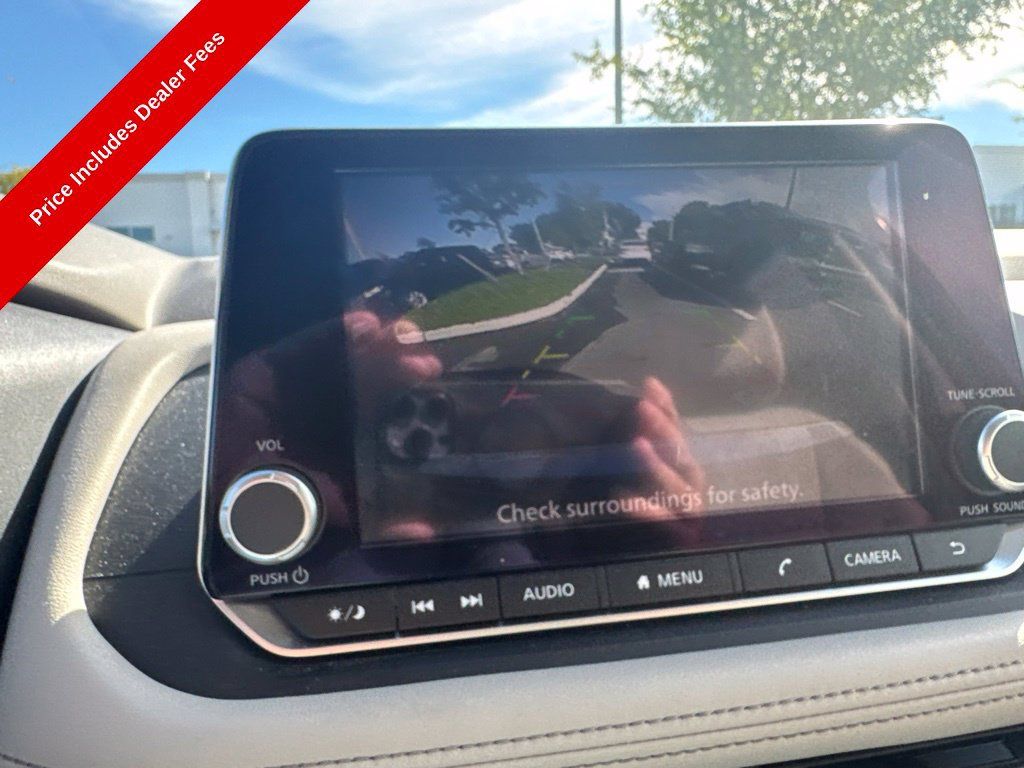 Used 2024 Nissan Rogue SV FWD image 8