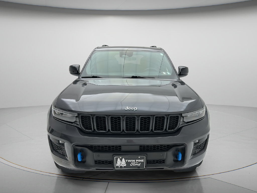 Used 2023 Jeep Grand Cherokee Overland w/ Luxury Tech Group IV AWD/4WD image 2