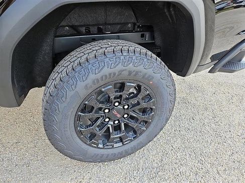 New 2026 GMC Canyon Elevation w/ Convenience Package image 9