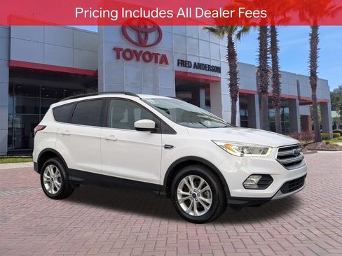 Used 2017 Ford Escape SE w/ Equipment Group 201A FWD image 1