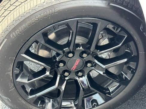 Used 2024 GMC Yukon Denali AWD/4WD image 14
