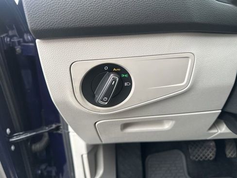 Used 2022 Volkswagen Tiguan SE image 13