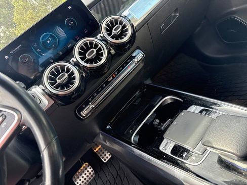 Used 2020 Mercedes-Benz GLB 250 4MATIC image 14